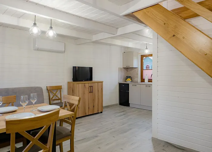 Cicha Przystan W Jezierzanach Nyaraló *